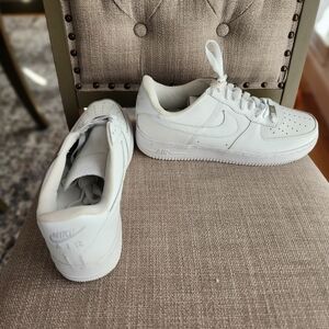 Nike White Air Force 1 Men Size 11